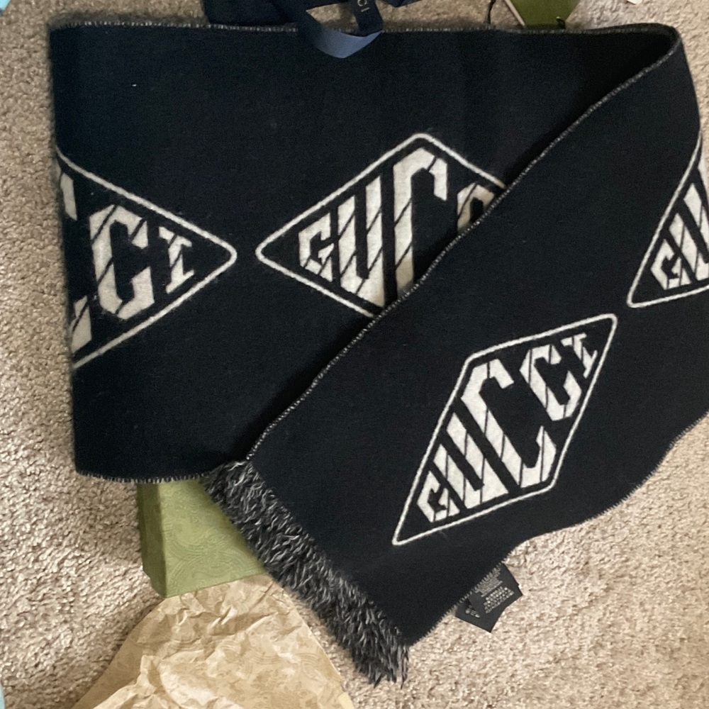 Gucci Monochrome Logo Wool Scarf